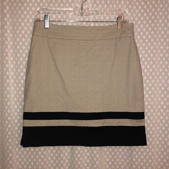 Tan and black skirt - Picture 1 of 2